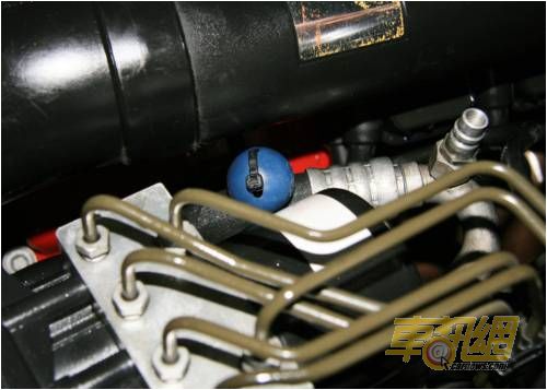 在冷氣冷媒管綁上A2e動力晶片，可細化冷媒分子而增進冷房的速率。 