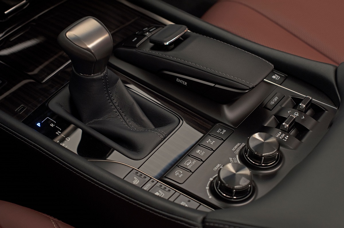 2016 Lexus LX 570 8速手自排變速箱