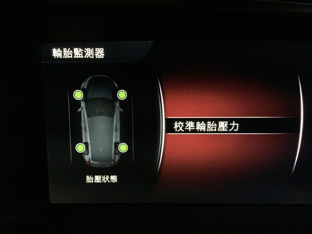 TPMS 胎壓偵測暨警示系統也列為 16 年式VOLVO V40 標配。