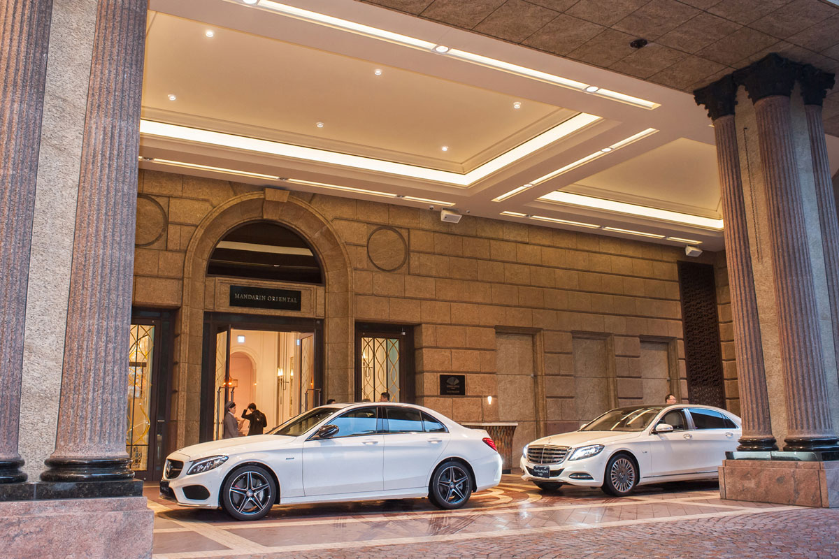 萊恩雷諾斯搭乘Mercedes-Maybach S 600從下榻的文華東方出發，前往電影首映會現場