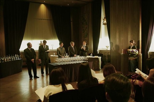 6位評審分別都是享譽國際的知名葡萄酒評論家和名廚。 (圖/LE CAVEAU DU PÉLION 提供)