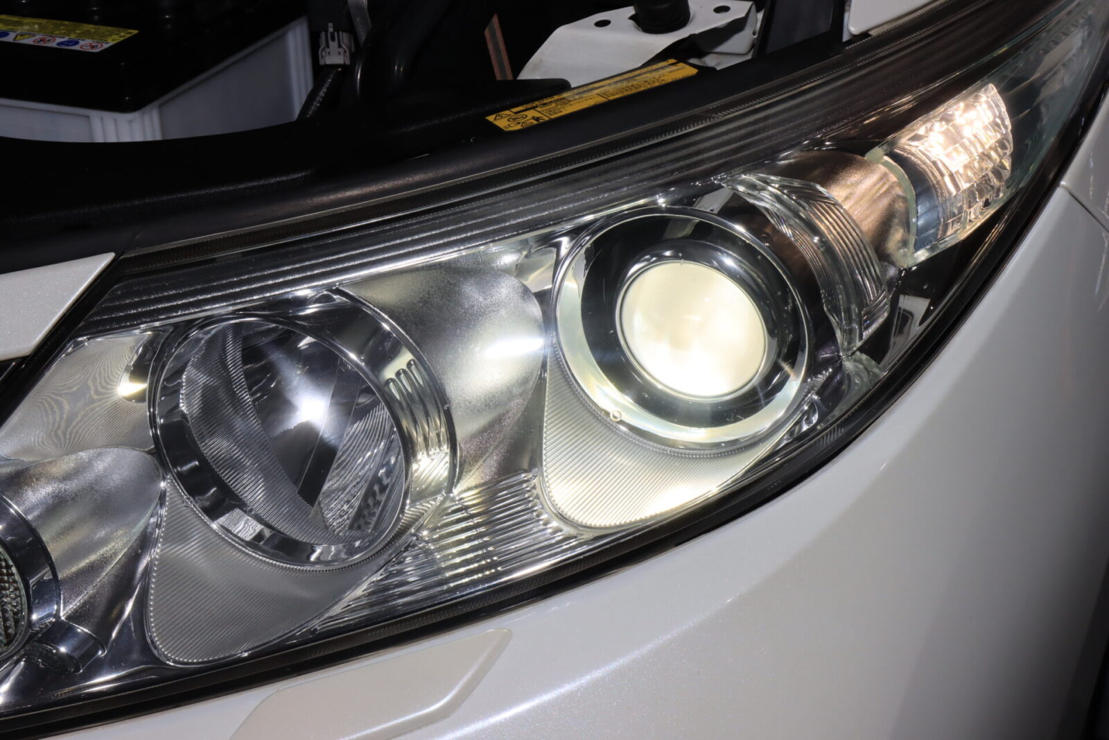 百問] 魚眼大燈不亮怎麼辦？(上)拆開翻修全紀錄！ | 汽車百問| CARNEWS