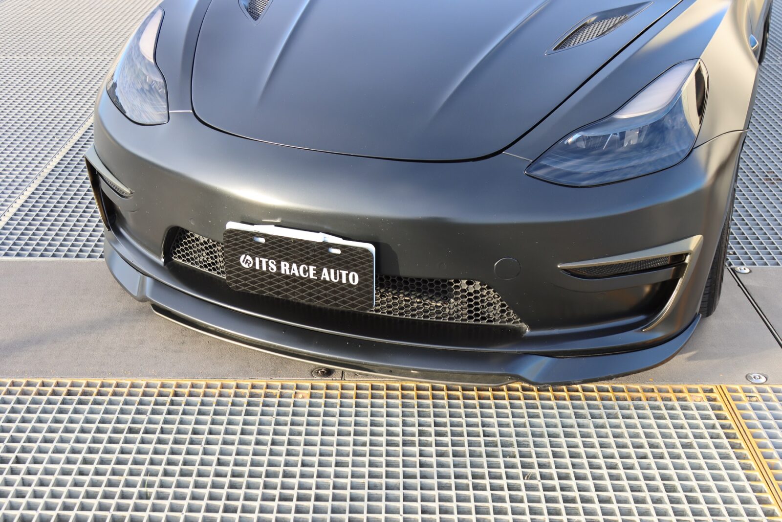 【改裝實戰】電動車改裝狂潮(上)氣壓黑武士Custuning Model 3 | 改裝實戰 | CARNEWS