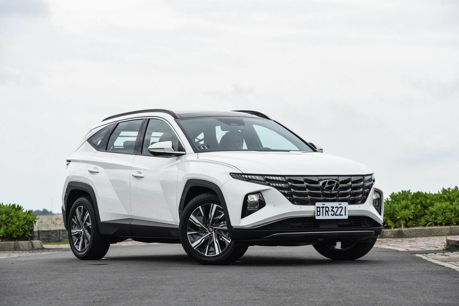 國產中型SUV專題】國產中型SUV戰力分析之群雄爭艷Honda CR-V X Nissan X-Trail X MG HS X Hyundai  Tucson L X Ford Kuga X Luxgen URX Neo(中) | 一手企劃|